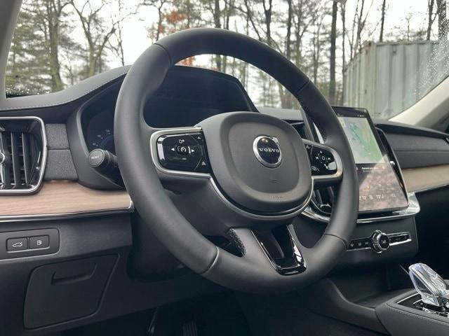 new 2025 Volvo XC90 Plug-In Hybrid car
