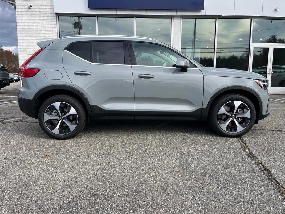 new 2025 Volvo XC40 car