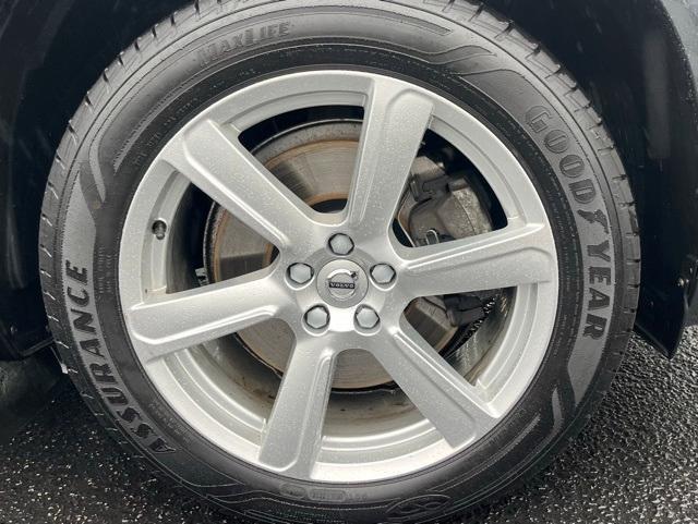 used 2022 Volvo XC90 car, priced at $38,461