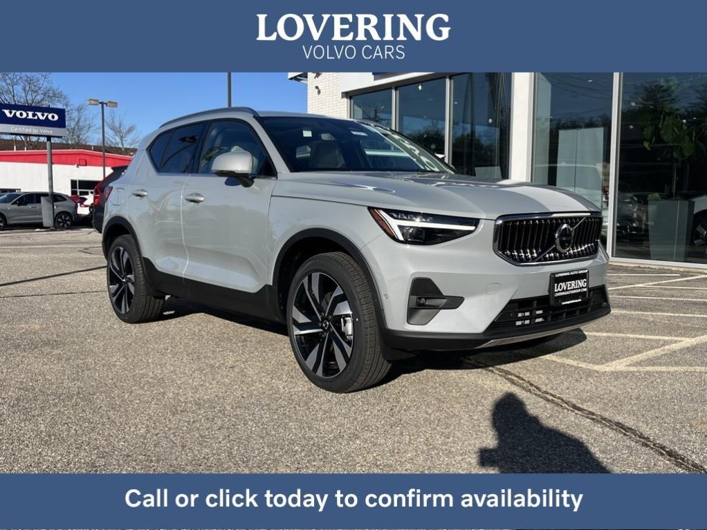 new 2025 Volvo XC40 car