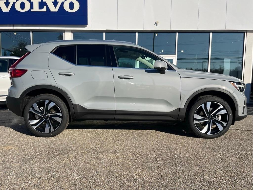 new 2025 Volvo XC40 car