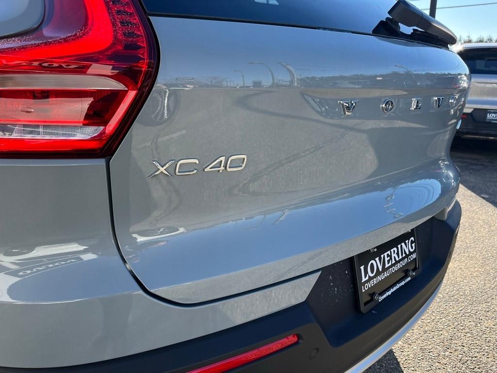 new 2025 Volvo XC40 car