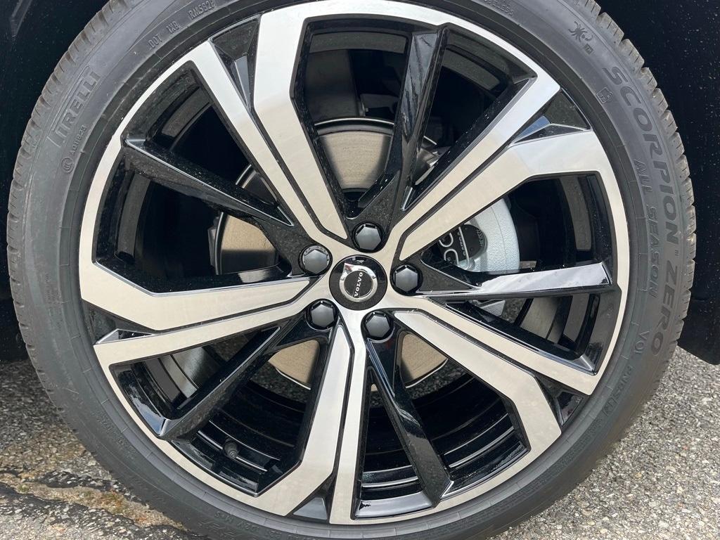 new 2025 Volvo XC60 car