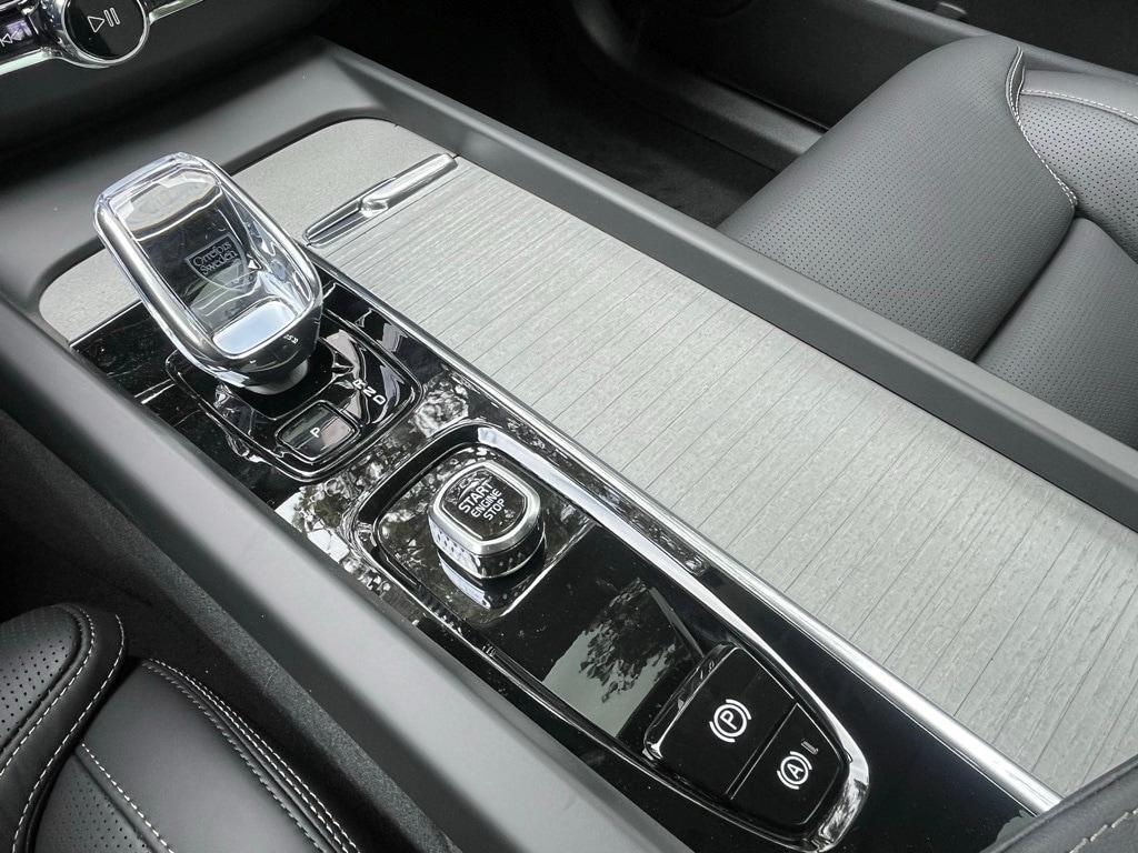 new 2025 Volvo XC60 car