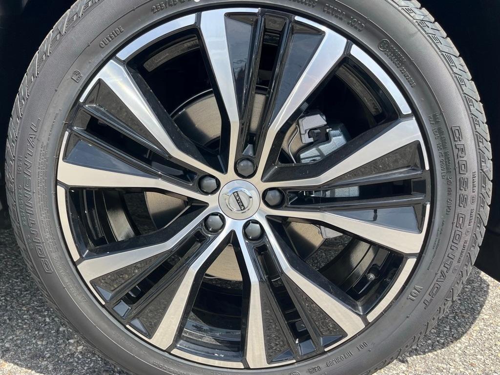 new 2025 Volvo XC60 car