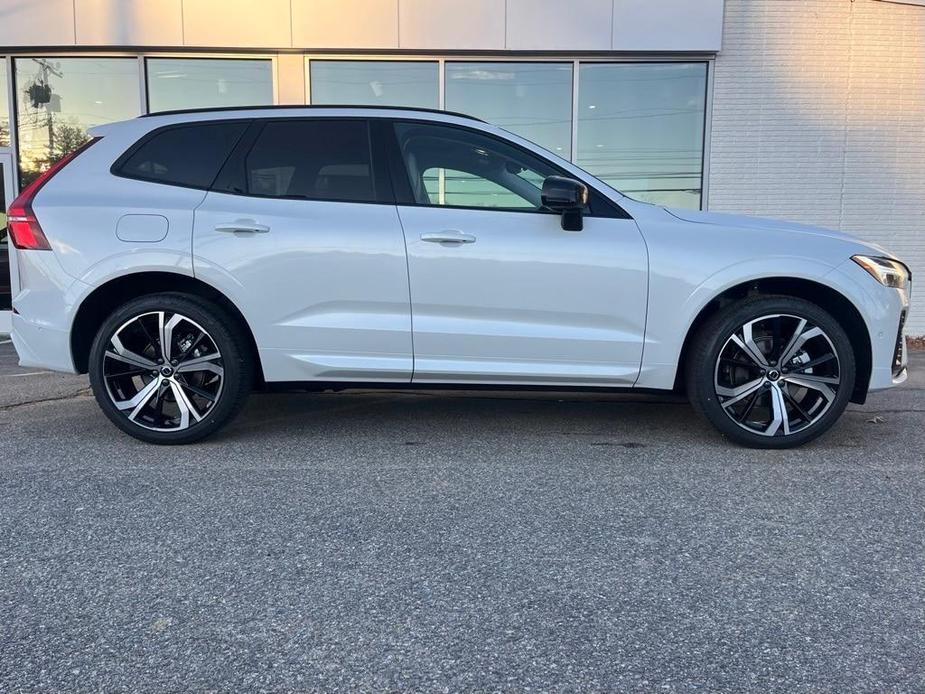 new 2025 Volvo XC60 car