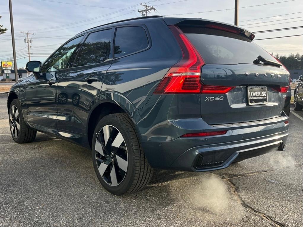 new 2025 Volvo XC60 Plug-In Hybrid car