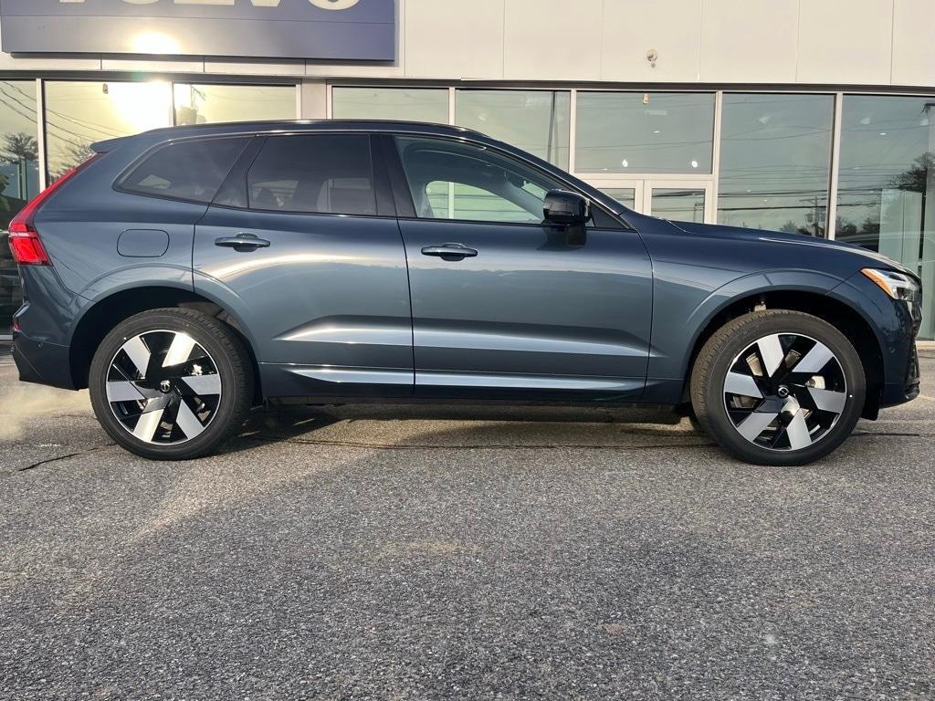 new 2025 Volvo XC60 Plug-In Hybrid car