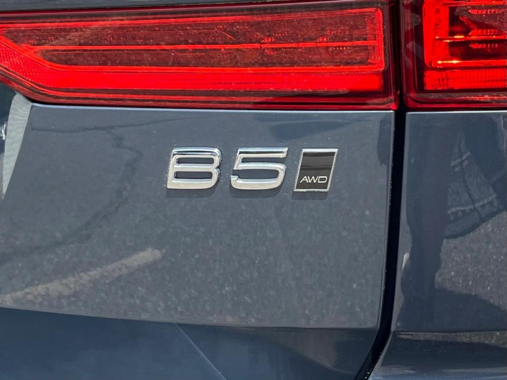 used 2022 Volvo XC60 car, priced at $35,988