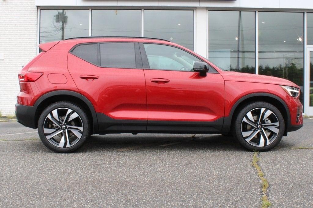 new 2025 Volvo XC40 car, priced at $50,090