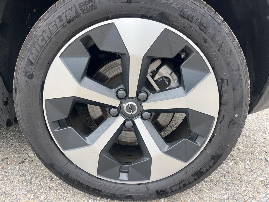 used 2025 Volvo XC40 car, priced at $35,988