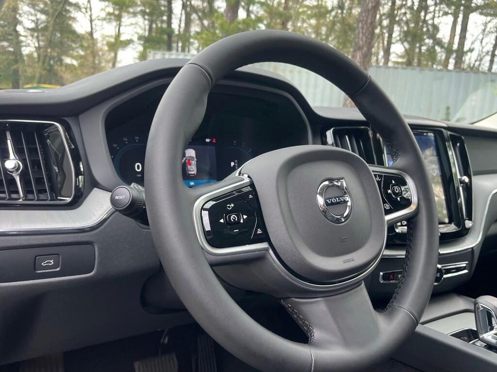 new 2025 Volvo XC60 car