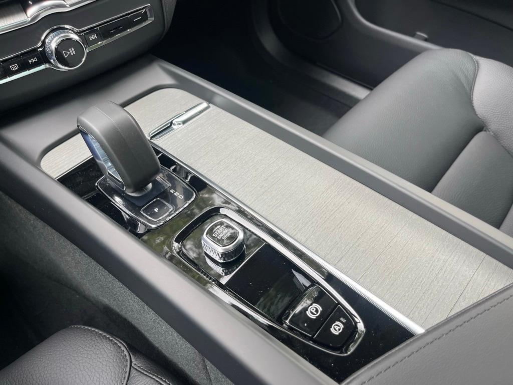 new 2025 Volvo XC60 car, priced at $55,360
