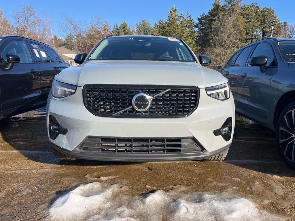 used 2024 Volvo XC40 car, priced at $35,827