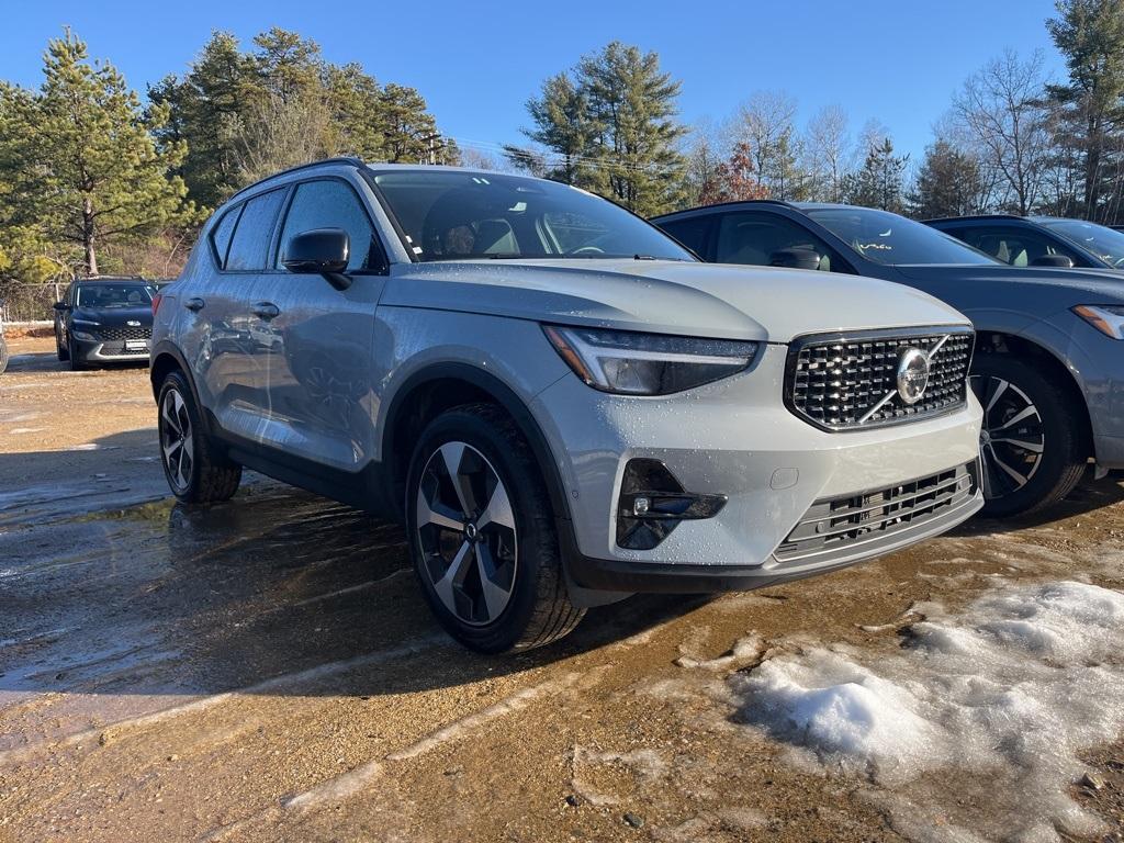 used 2024 Volvo XC40 car, priced at $35,827