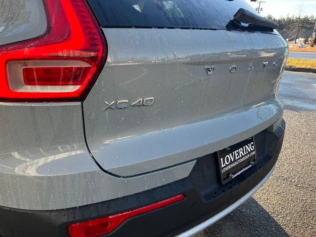 new 2025 Volvo XC40 car