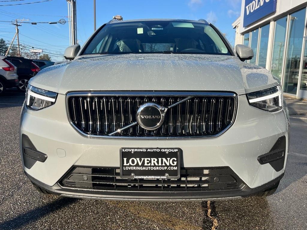 new 2025 Volvo XC40 car