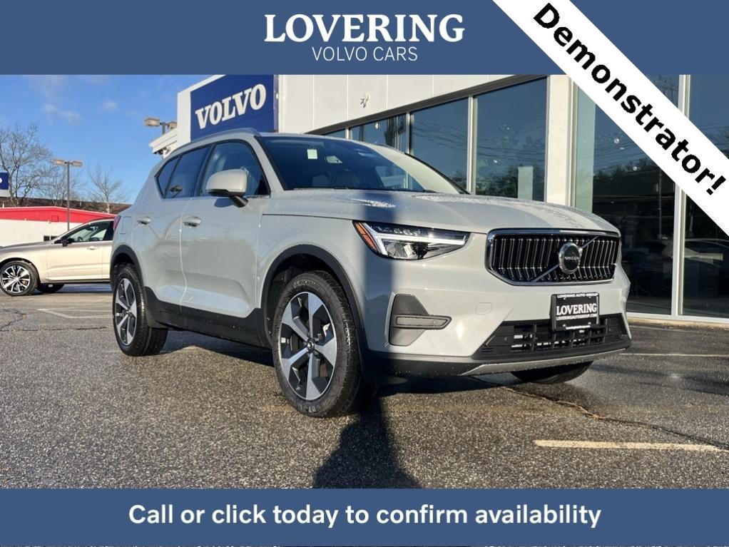 new 2025 Volvo XC40 car