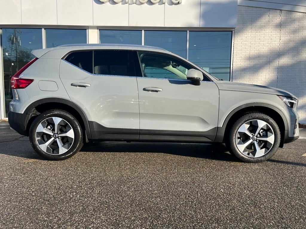 new 2025 Volvo XC40 car