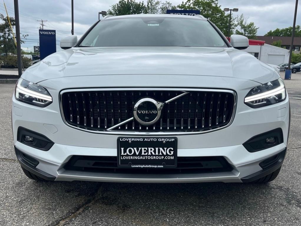 new 2025 Volvo V90 Cross Country car