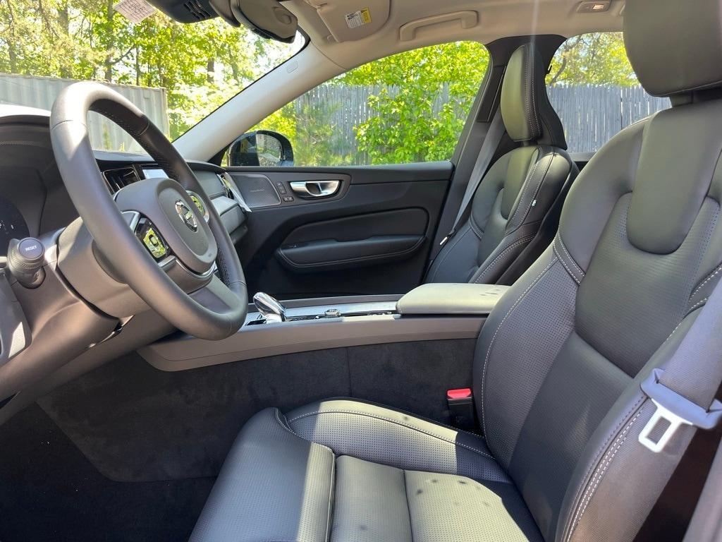 new 2025 Volvo XC60 car