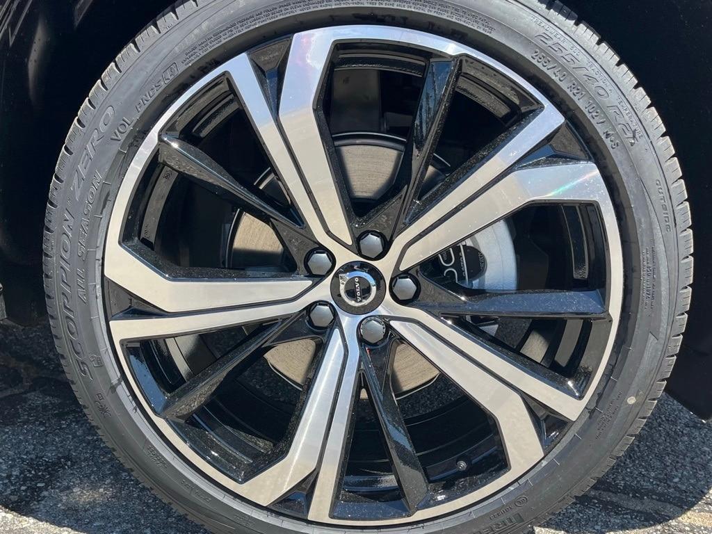 new 2025 Volvo XC60 car