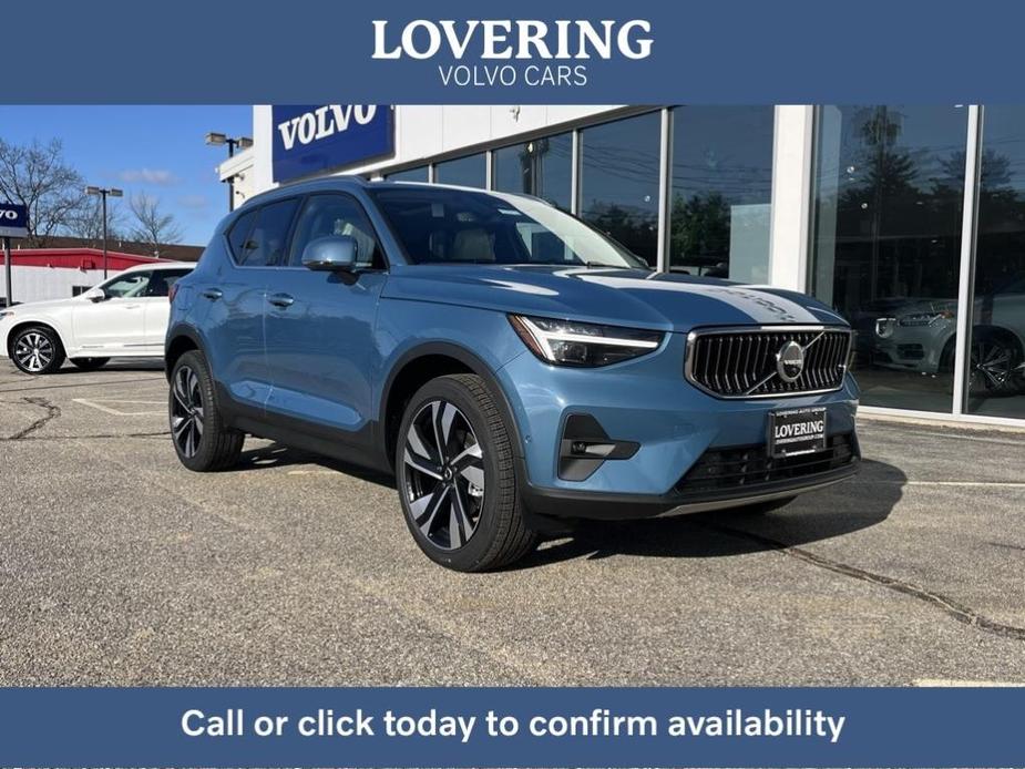 new 2025 Volvo XC40 car