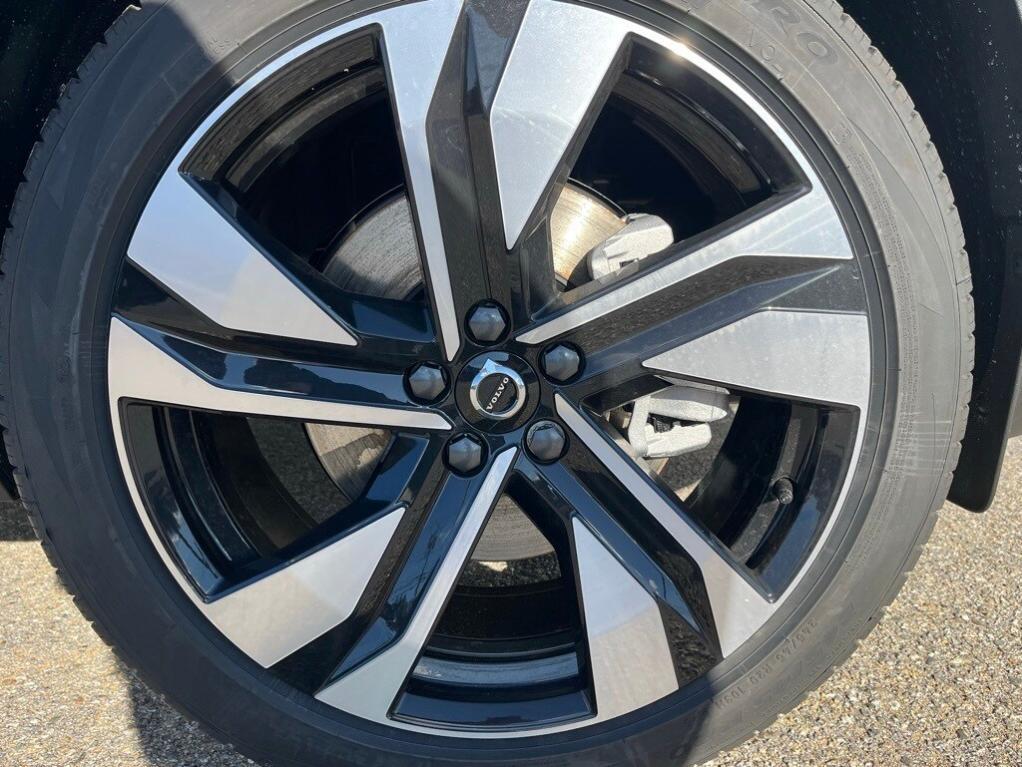new 2025 Volvo XC40 car, priced at $48,740