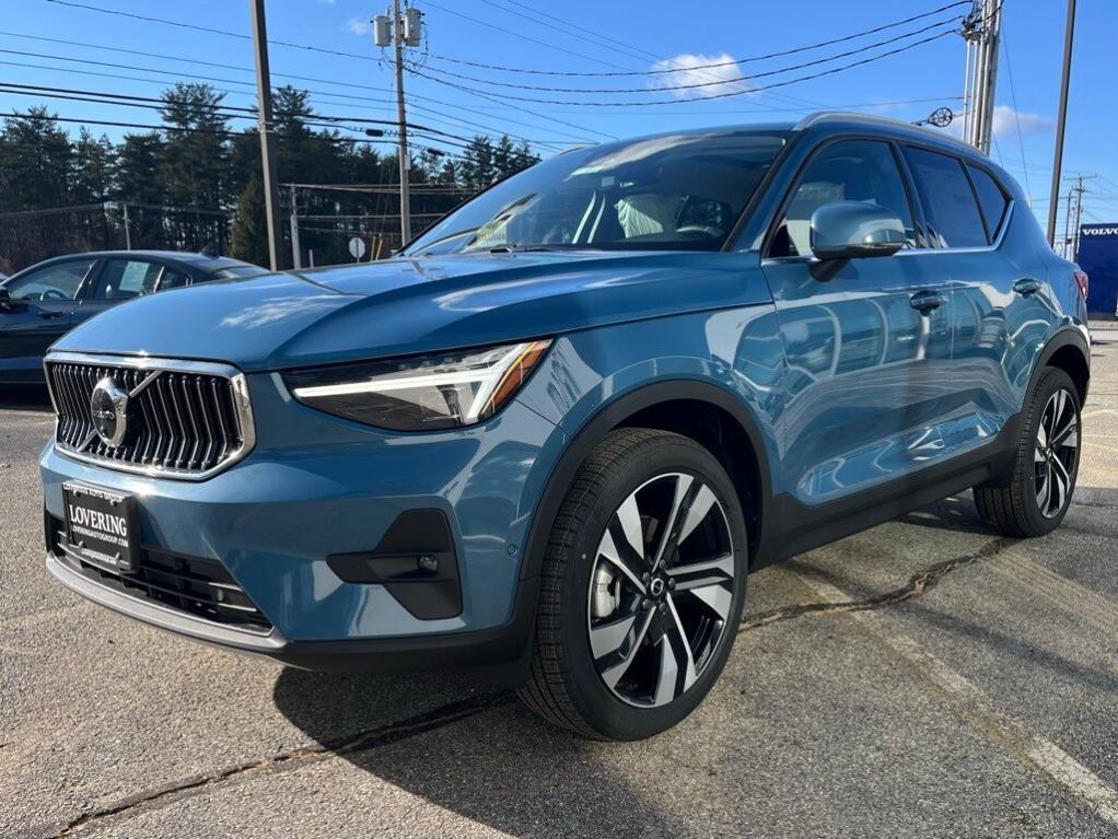 new 2025 Volvo XC40 car, priced at $47,240