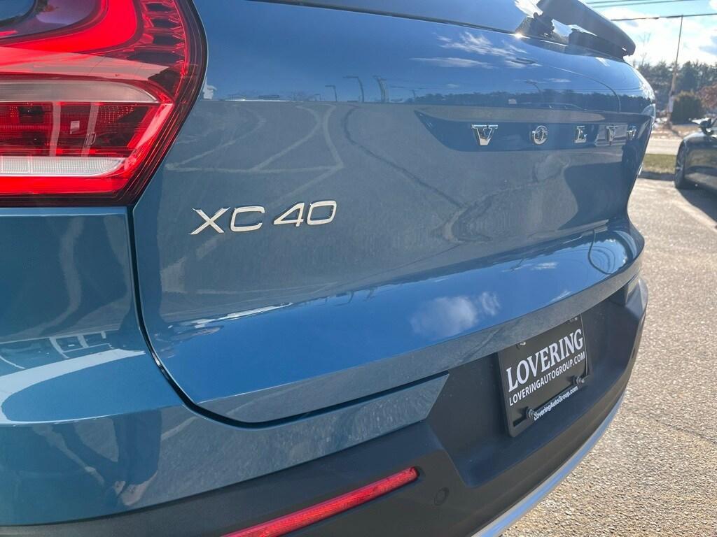 new 2025 Volvo XC40 car, priced at $47,240