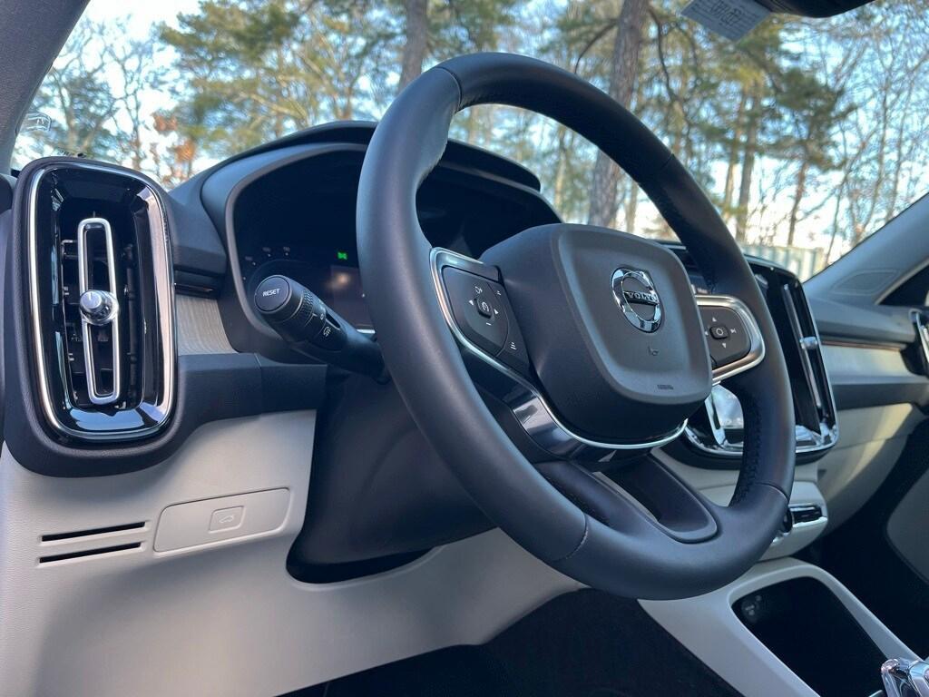 new 2025 Volvo XC40 car, priced at $47,240