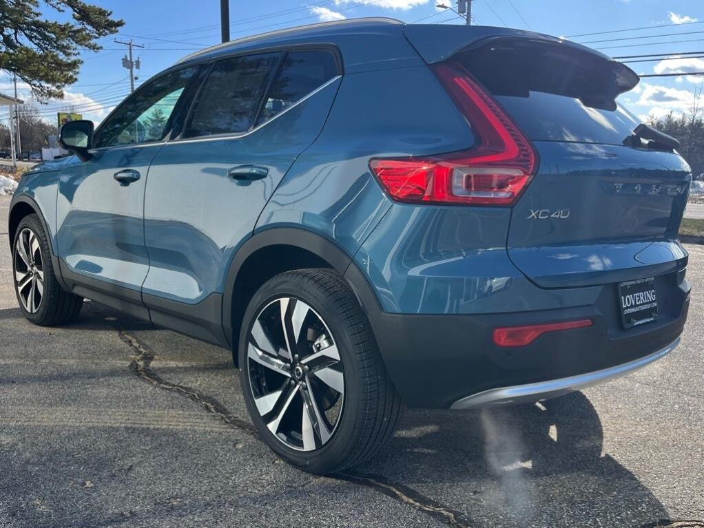 new 2025 Volvo XC40 car