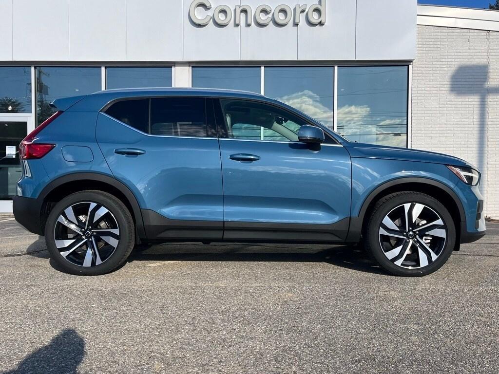 new 2025 Volvo XC40 car