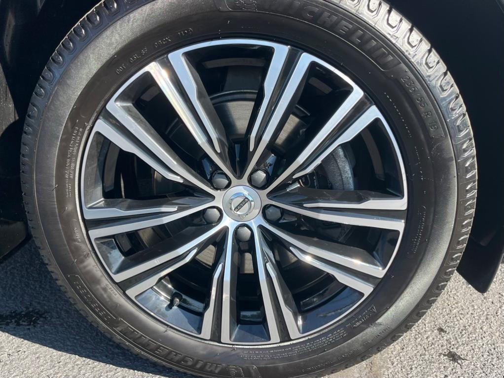 used 2022 Volvo XC60 car, priced at $34,122