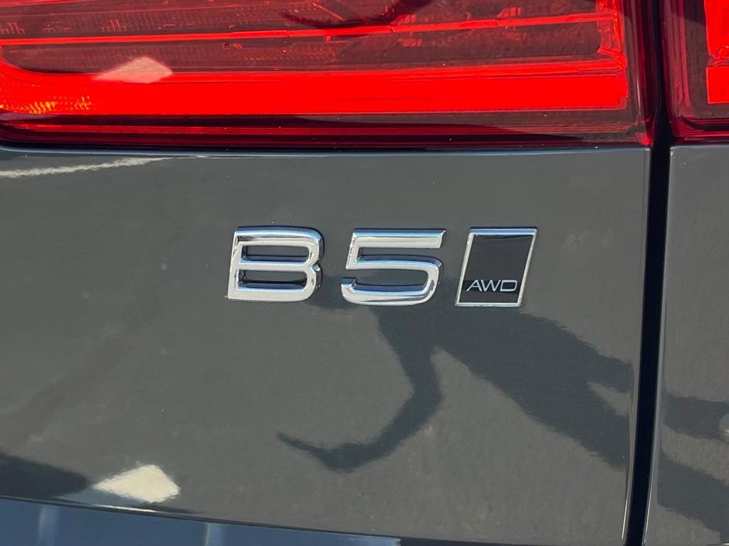 used 2022 Volvo XC60 car, priced at $34,122