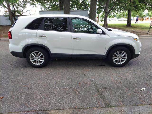 used 2014 Kia Sorento car, priced at $7,900