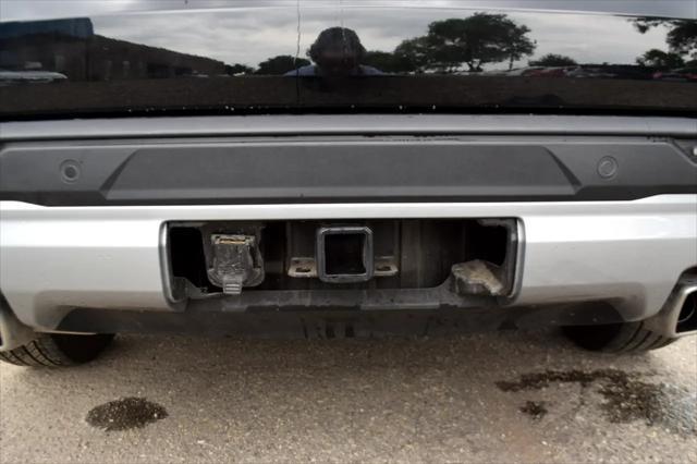 used 2024 Chevrolet Traverse car, priced at $29,995
