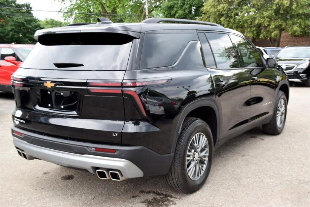 used 2024 Chevrolet Traverse car, priced at $29,995