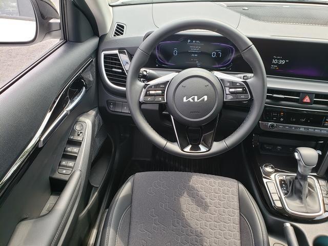 new 2025 Kia Seltos car, priced at $28,040