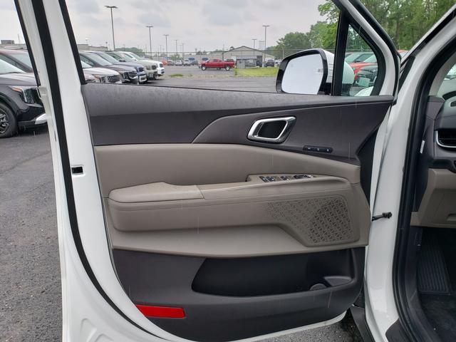 new 2026 Kia Carnival Hybrid car, priced at $44,385