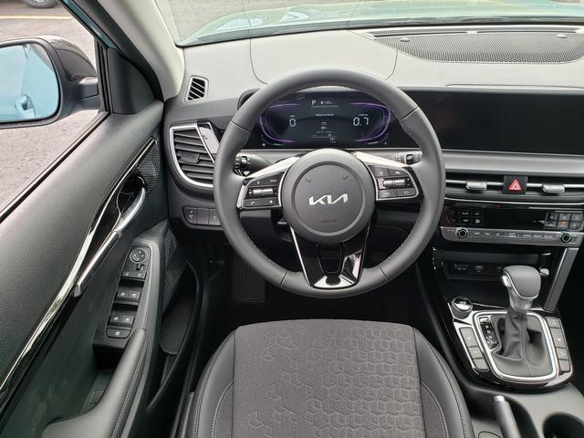 new 2025 Kia Seltos car, priced at $28,040
