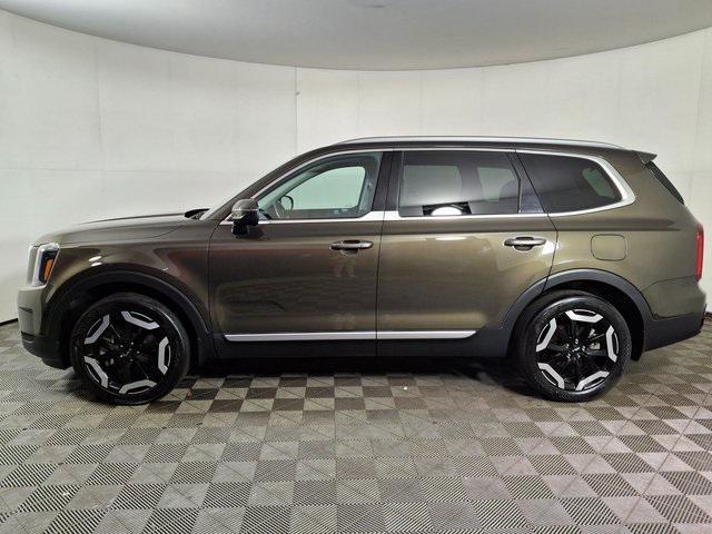 used 2024 Kia Telluride car, priced at $34,900