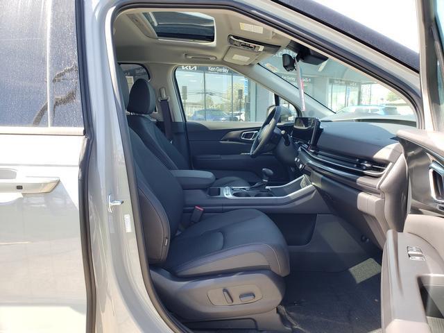 new 2025 Kia Carnival car, priced at $52,905