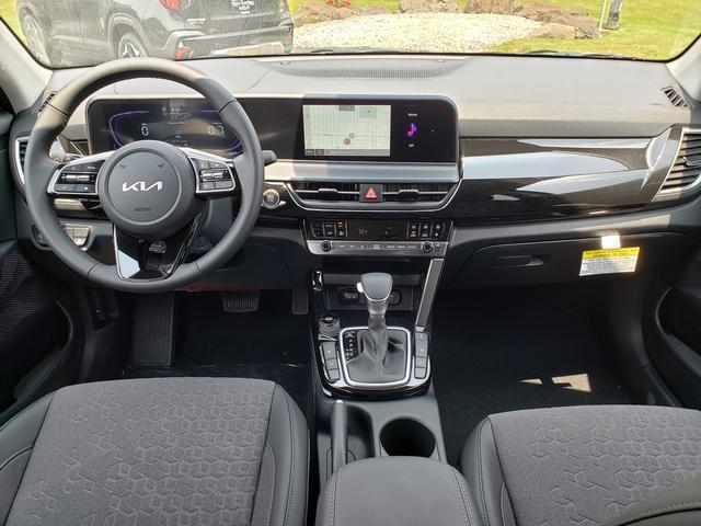 new 2025 Kia Seltos car, priced at $28,395