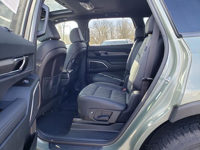 new 2025 Kia Telluride car, priced at $48,205