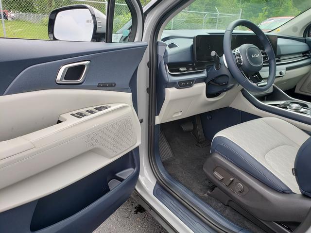 new 2026 Kia Carnival Hybrid car, priced at $44,885
