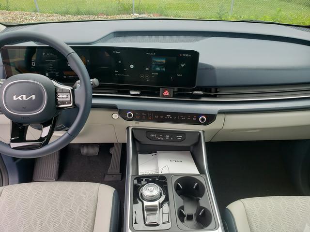 new 2026 Kia Carnival Hybrid car, priced at $44,885