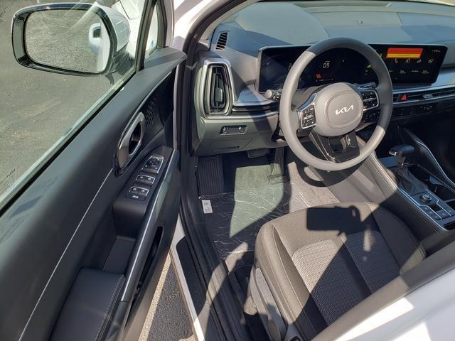 new 2025 Kia Sorento car, priced at $33,270