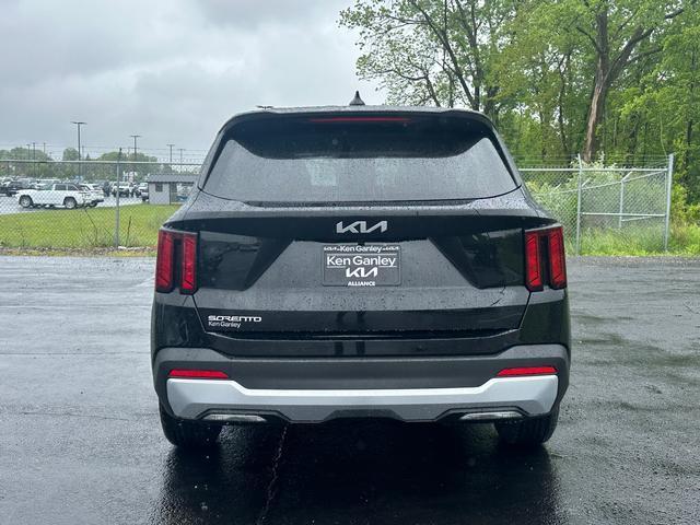 new 2025 Kia Sorento car, priced at $32,775