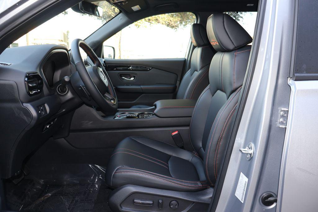 new 2025 Honda Pilot car, priced at $50,895